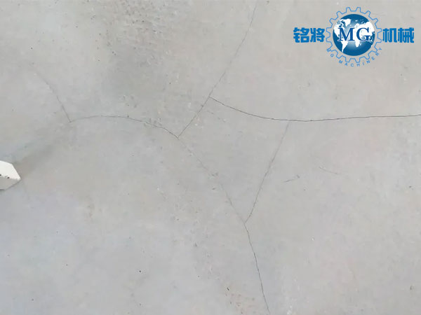 都說石膏基自流平抗開裂，可為啥到處開裂？